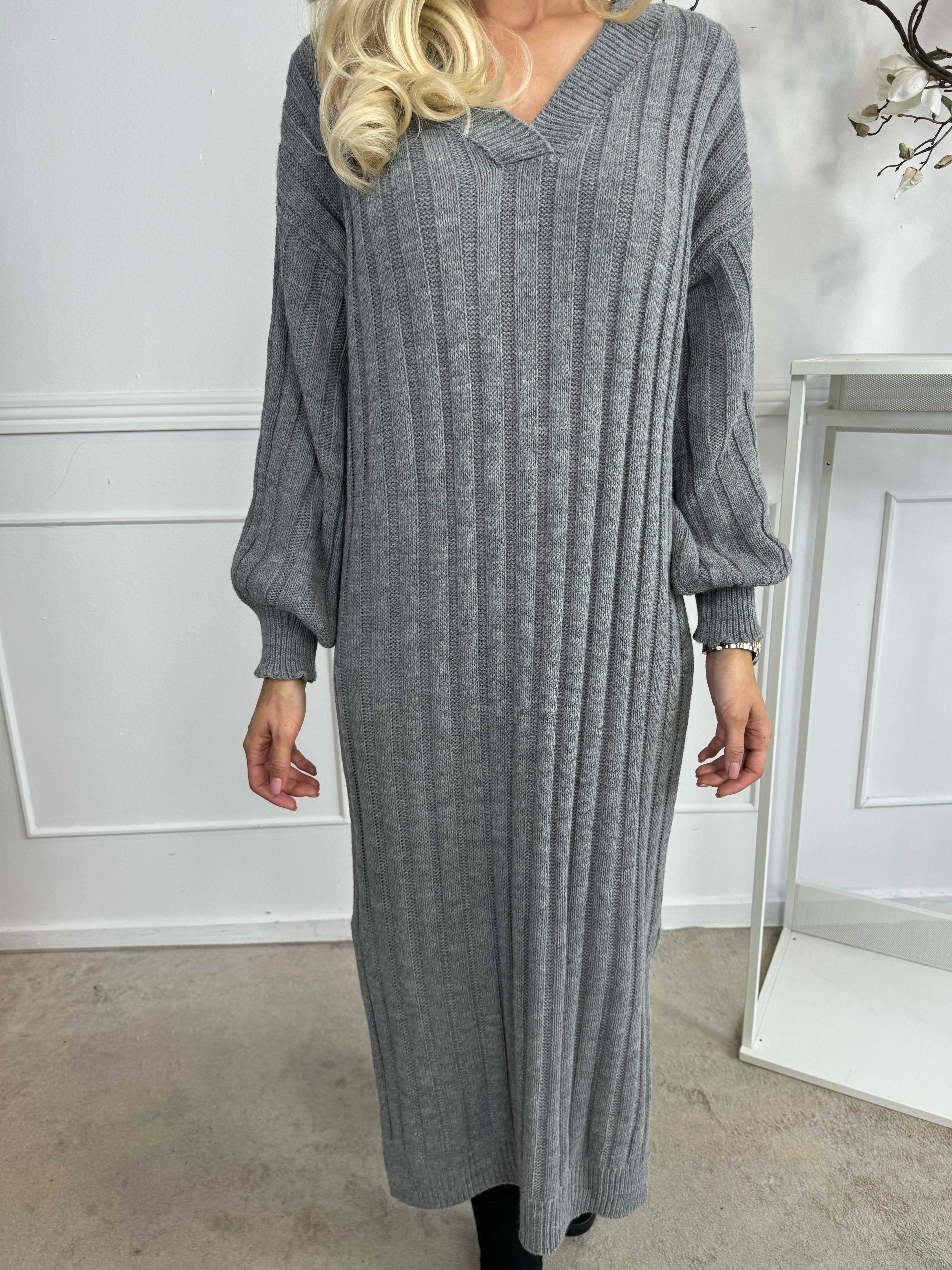 Hanine - Lång stickad klänning med v-ringning